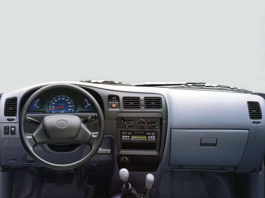  Toyota Hilux Xtra Cab 1997 года  (фото 7 из 9)